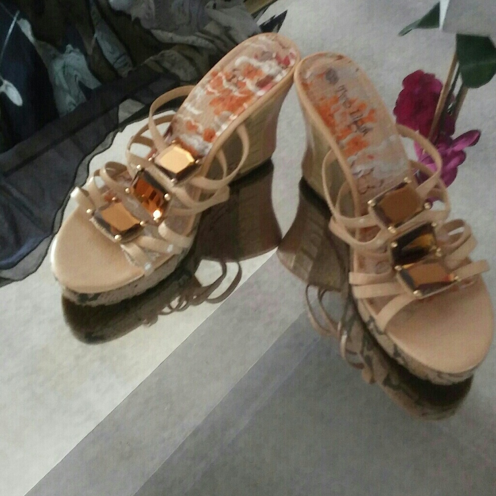 Beautiful Wedge 3 Large Stone Sandals